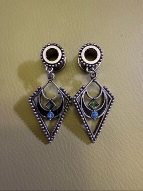 0 Gauge Dangle Tunnels Ear Plugs